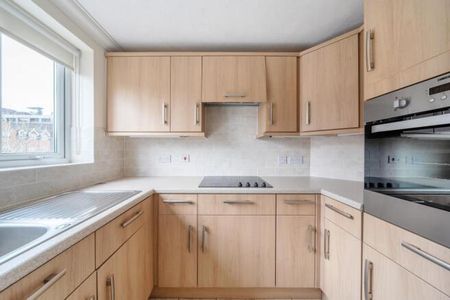 Grove Road, Woking, Surrey, GU21 - Photo 4