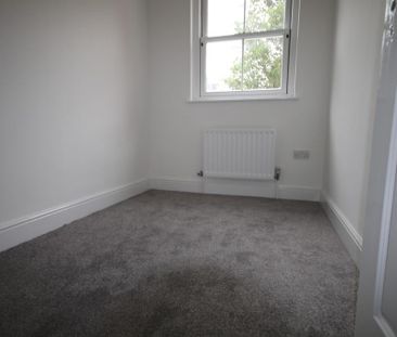 3 bedroom end of terrace house to rent - Photo 2