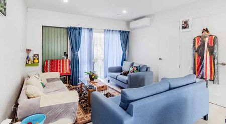 Townhouse in a convenient location! - Photo 4