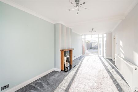 3 bed semi-detached house to rent in Stroud Road, Shirley, Solihull - Photo 2