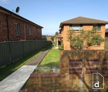 Low Maintenance Townhouse In Prime Location - Photo 4