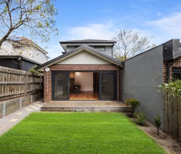 19B Vera Street, Bentleigh East VIC 3165 - Townhouse For Rent | Domain - Photo 2