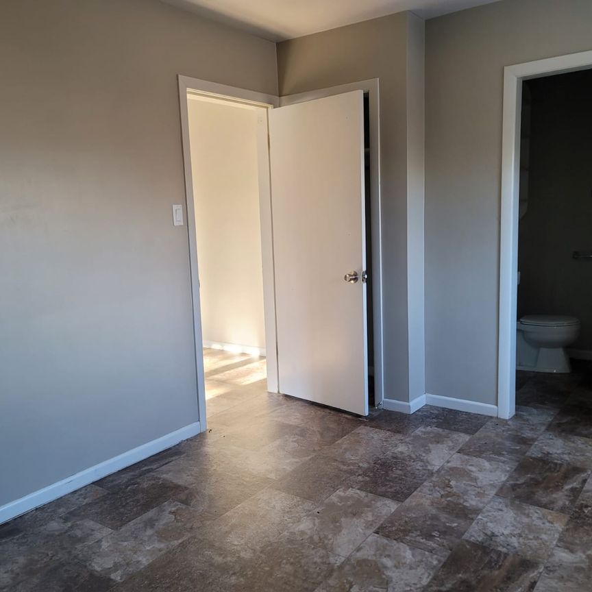 1 Bedroom Unit Near Hospital! First Month Rent Free!!! - Photo 1