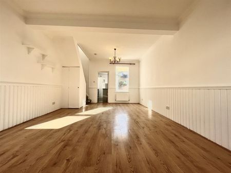 2 Bedroom House - End Terrace To Let - Photo 5