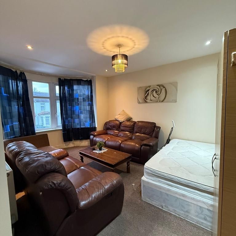 1 bedroom flat to rent - Photo 1