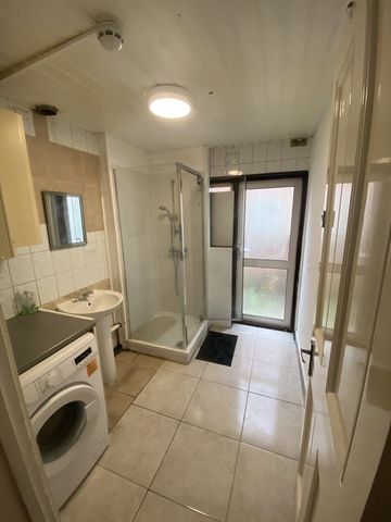 Room in a Shared House, Leghorn Rd, NW10 - Photo 2