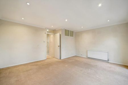 4 bedroom flat to rent - Photo 4