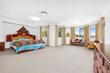 Spacious Family Home in Prime Calamvale Location&excl; - Photo 5