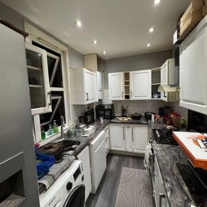 Room in a Shared House, Lloyd Road, E6 - Photo 3