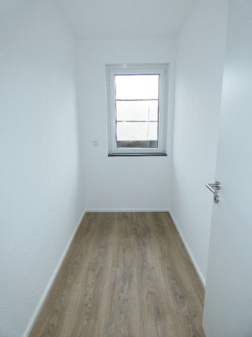 Neubau/Erstbezug: Modern geschnittene 3-Zimmer-Wohnung mit traumhaftem Ausblick! - Photo 3