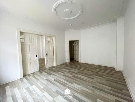 Geräumige 5-Raum-Altbauwohnung im Zentrum - Photo 2