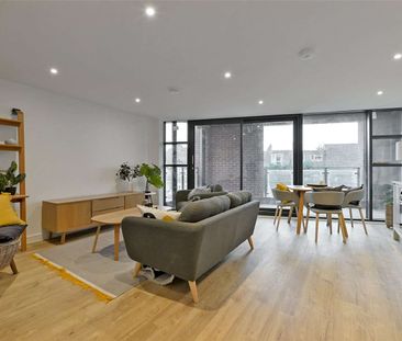 Modern newly built two bed apartment offering light, modern interio... - Photo 4