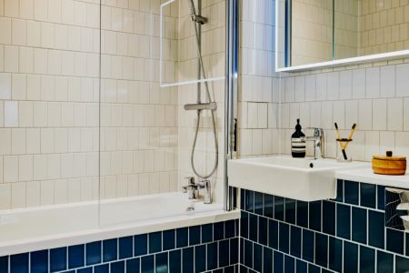 Three Bedroom Apartments (three bathrooms) - Photo 5