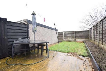 Falmouth Avenue, Normanton, WF6 - Photo 2