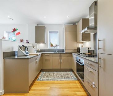 2 Bed Flat, Acton, W3 - Photo 1