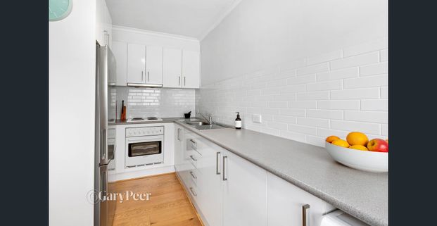 Large Courtyard with Split System Heating & Cooling! - Photo 1