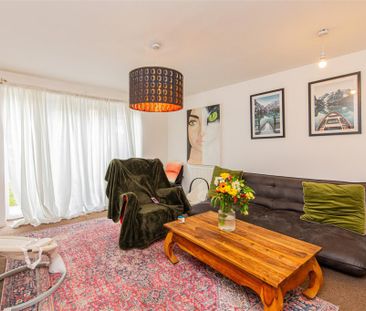 3 bed House - Mid Terrace To Let - Photo 1