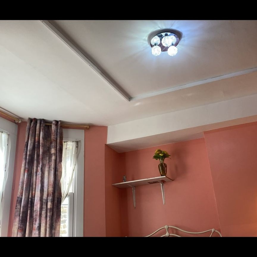 Room in a Shared House, St Julians Road, NW6 - Photo 1
