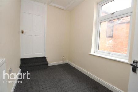 3 bedroom terraced house to rent - Photo 2