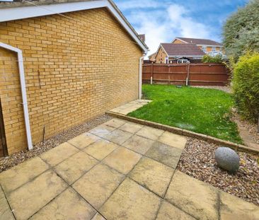 3 Bedroom House to Rent in Aintree Drive, Rushden, NN10 - Photo 5