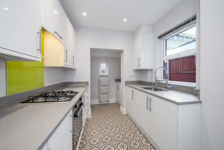 4 bedroom terraced house to rent - Photo 4