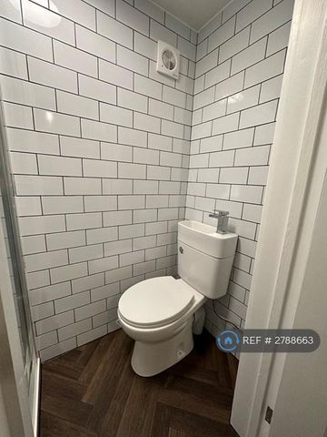 2 bedroom semi-detached house to rent - Photo 5