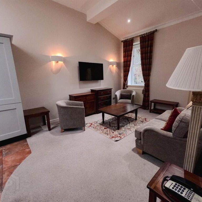 Serviced Apartment, 10 Stag Lodge Apartments, Cultra, Holywood, BT18 0EX - Photo 1