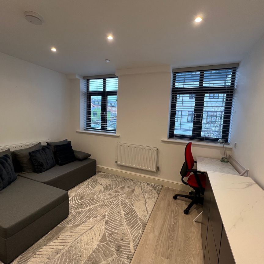 Sloane House, Aylesbury, New Street - Photo 1