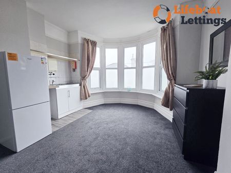 Cheriton Road, Folkestone - Photo 3