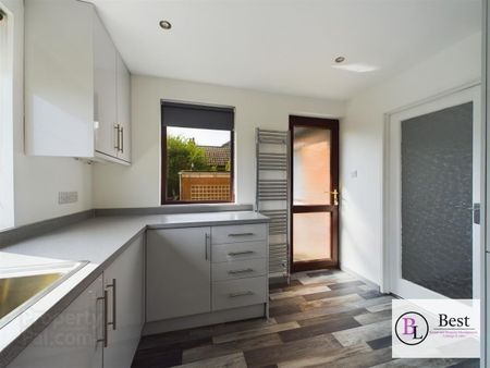 15 Lansdowne Crescent, BT401BW, Larne - Photo 2