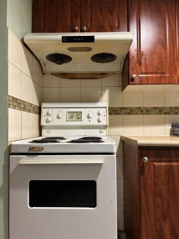 For Lease - 62 Newlands Ave Avenue Unit# Basement, Toronto, Ontario - Photo 3