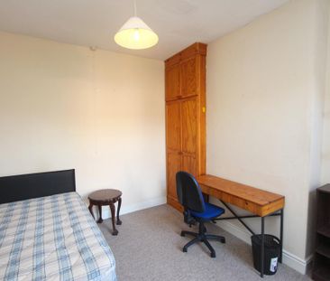 3 bedroom terraced house to rent - Photo 5
