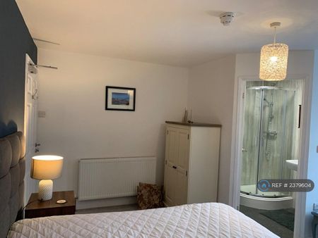 1 bedroom in a house share to rent - Photo 3