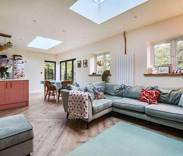 Stuart Close, Emmer Green, RG4 - Photo 3