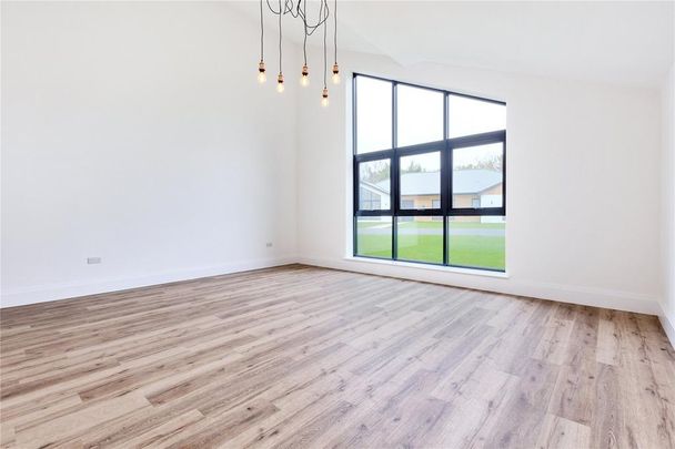 4 bedroom detached house to rent - Photo 1