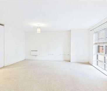 Kestrel Road, Farnborough, Hampshire, GU14 - Photo 5