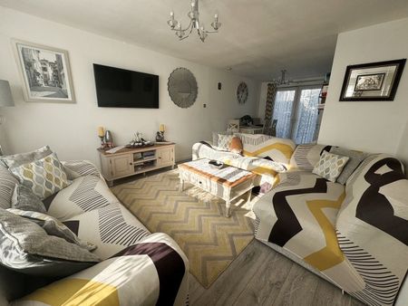 Lyndhurst Close, Beverley - Photo 3