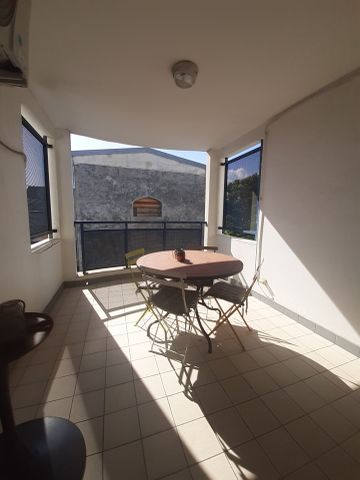 Location Appartement 3 pièces 61m² ST PIERRE 97410 - Photo 2