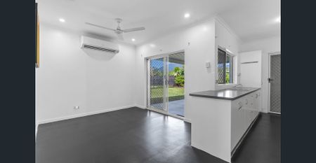 Fully Air condition - 13KW Solar - Pool - Near Mt Sheridan Plaza - Photo 5