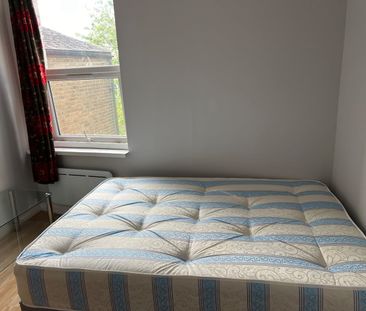 Room in a Shared Flat, Chiswick High Road, W4 - Photo 1