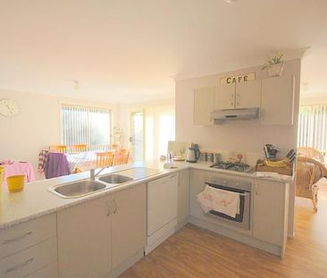 Family Home - Photo 5