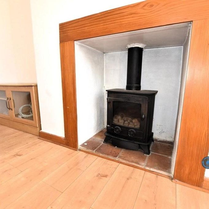 2 bedroom end of terrace house to rent - Photo 1