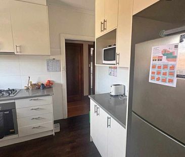 Caulfield North - Photo 4