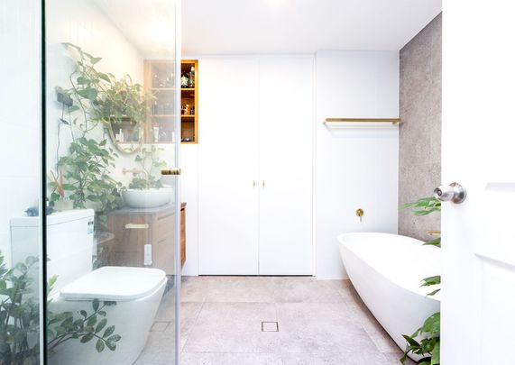 Stylish parkside retreat with lock-up over-sized garage - Photo 1