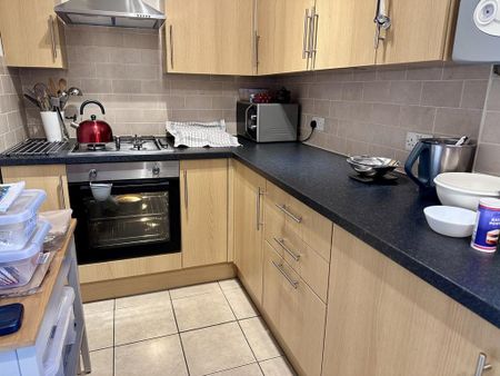 2 bedroom flat to rent - Photo 3