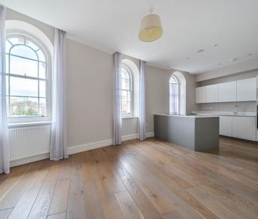 3 bedroom flat to rent - Photo 3
