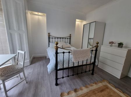 1 bedroom in a house share to rent - Photo 4