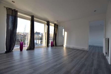 London Road, Redhill, RH1 - Photo 2