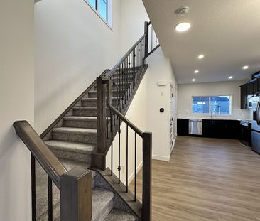 9 Silverton Glen Gate SW, Calgary - Photo 3