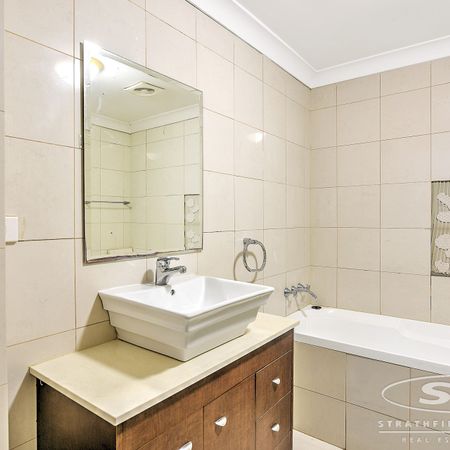 Modern, Conveniently location - Photo 4